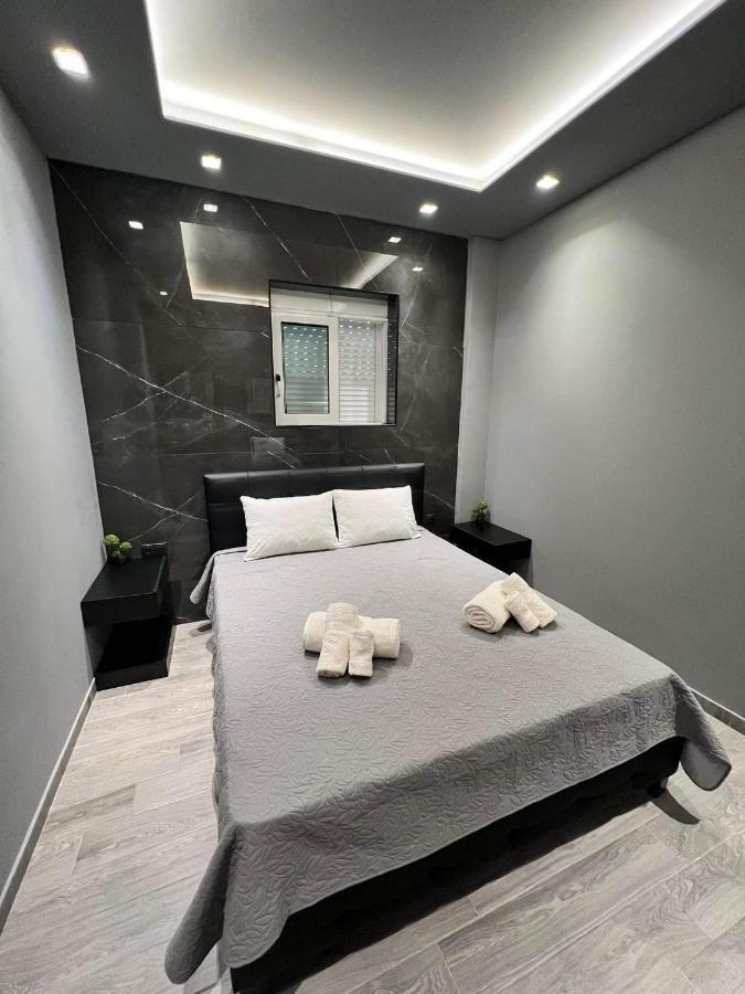 Appartement Luxury Black And White Interior Kalamata