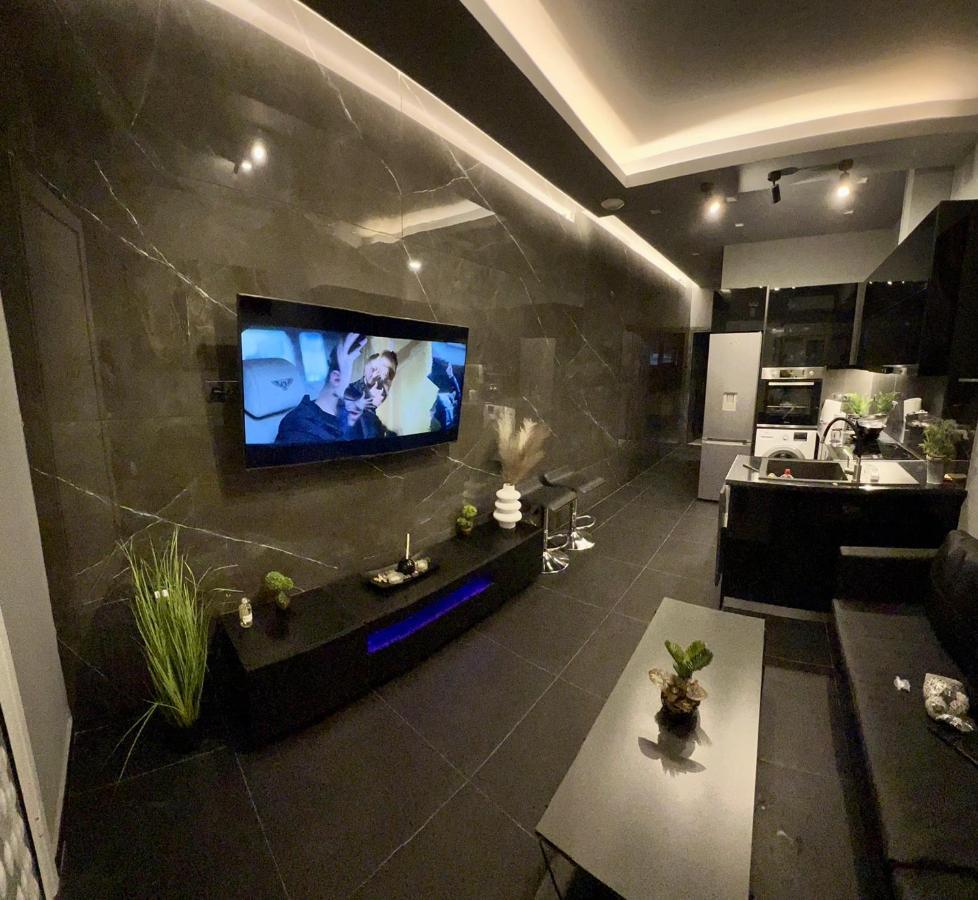 Appartement Luxury Black And White Interior *
